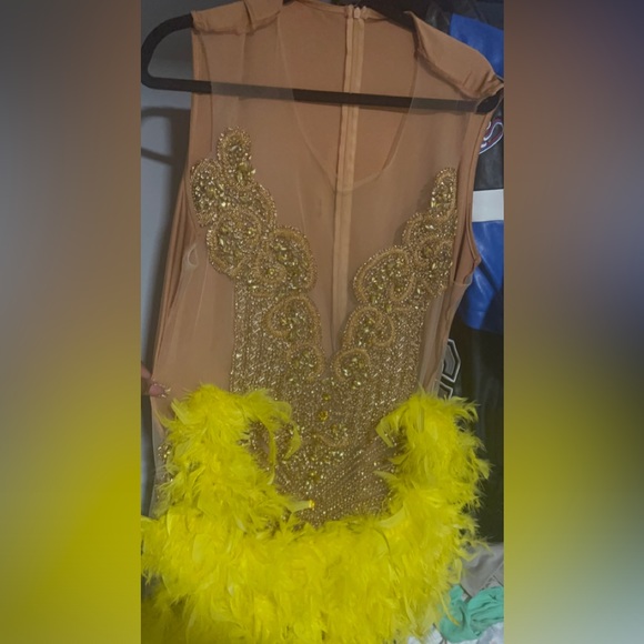 Customs dress - Picture 3 of 5